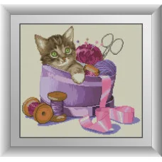 30414 Кошеня в рукодільній коробочці. Dream Art. Набір алмазної мозаїки (квадратні, повна)